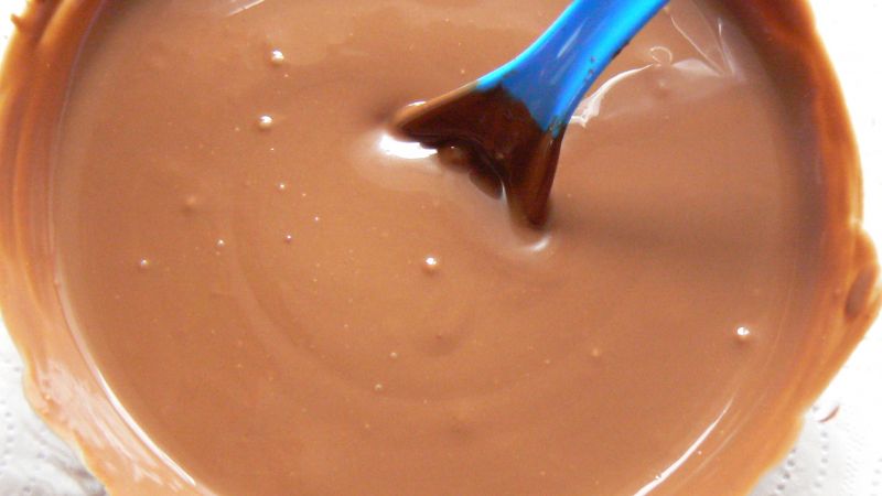 Pełne mleka batoniki oblane mleczną czekoladą