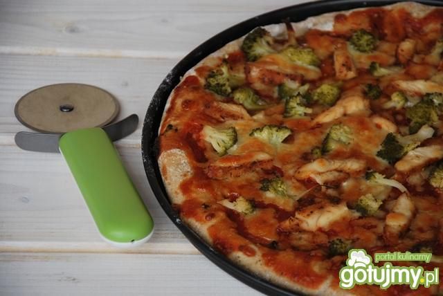 Pełnoziarnista pizza z brokułami Pełnoziarnista pizza z brokułami