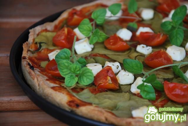 Pełnoziarnista pizza ze szpinakiem