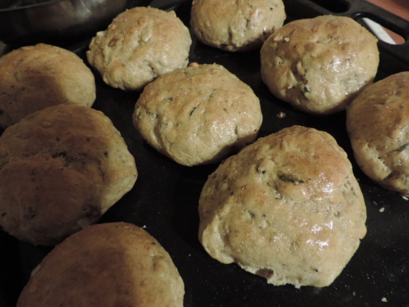 Pełnoziarniste bułki z pestkami dyni i słonecznika Pełnoziarniste bułki z pestkami dyni i słonecznika