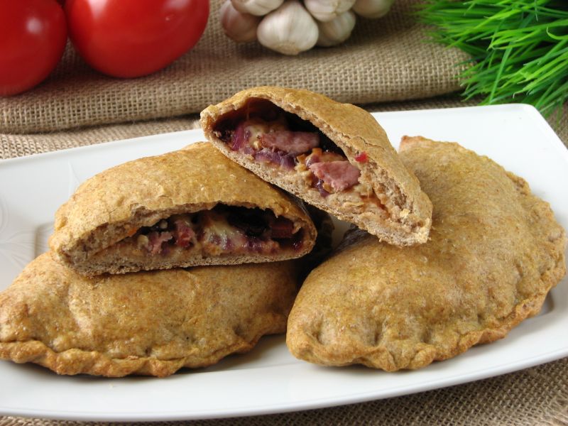 Pełnoziarniste calzone z oscypkiem