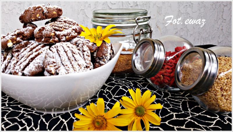 Pełnoziarniste ciasteczka z goją i złotym lnem