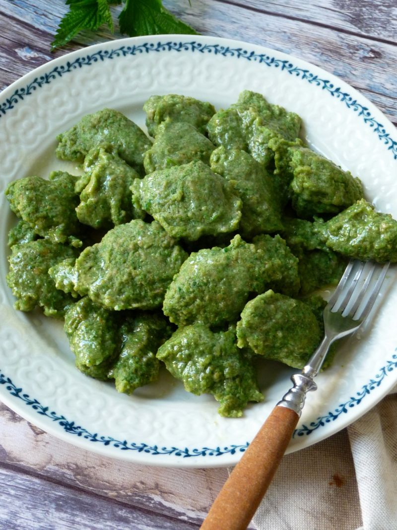 Pełnoziarniste kluseczki z pokrzywą