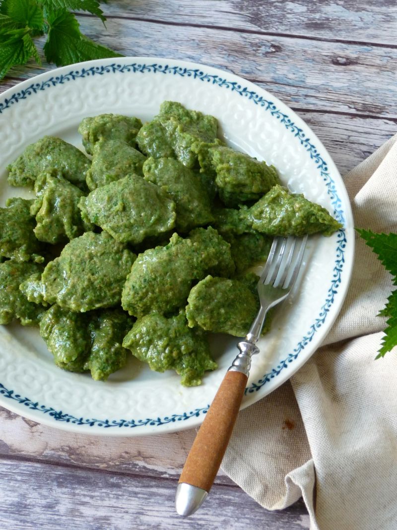 Pełnoziarniste kluseczki z pokrzywą