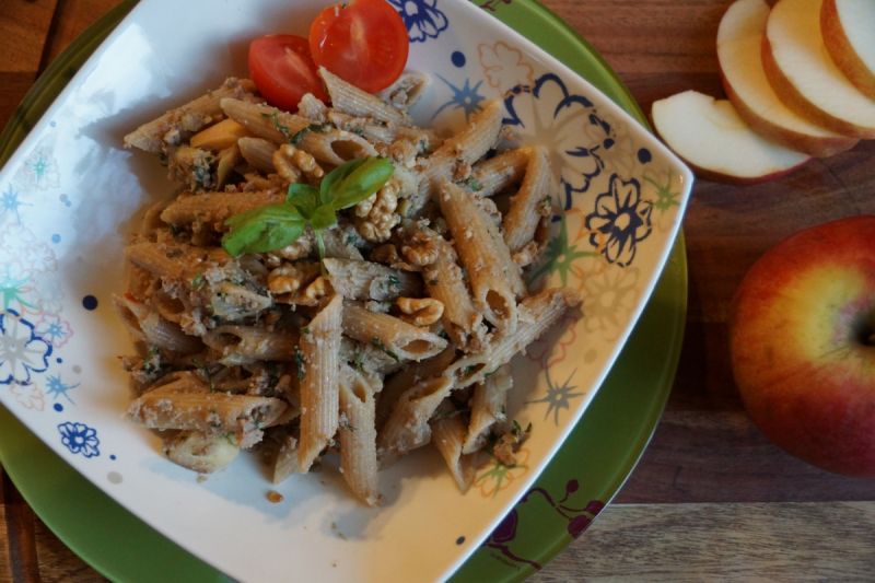 Pełnoziarniste penne w sosie wątróbkowym