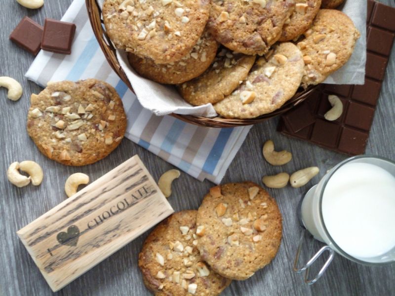 Pełnoziarniste pieguski z czekolada i orzechami Pełnoziarniste pieguski z czekolada i orzechami