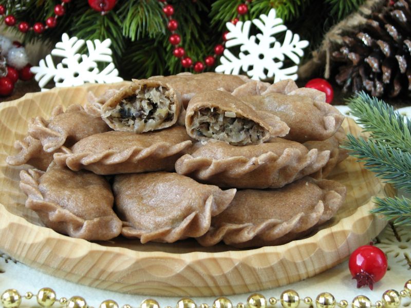 Pełnoziarniste pierogi z kapustą i grzybami  Pełnoziarniste pierogi z kapustą i grzybami