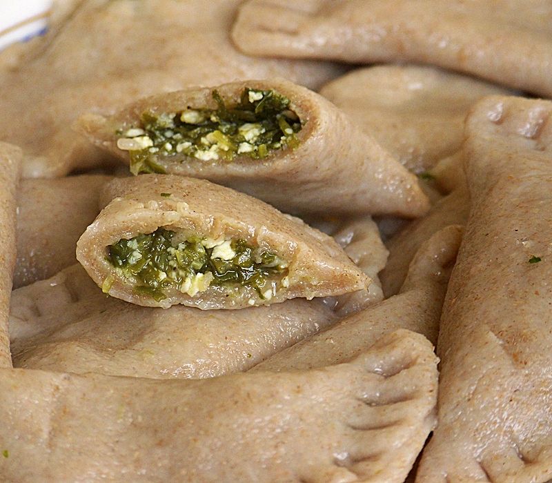 Pełnoziarniste pierogi z szpinakiem i twarogiem Pełnoziarniste pierogi z szpinakiem i twarogiem