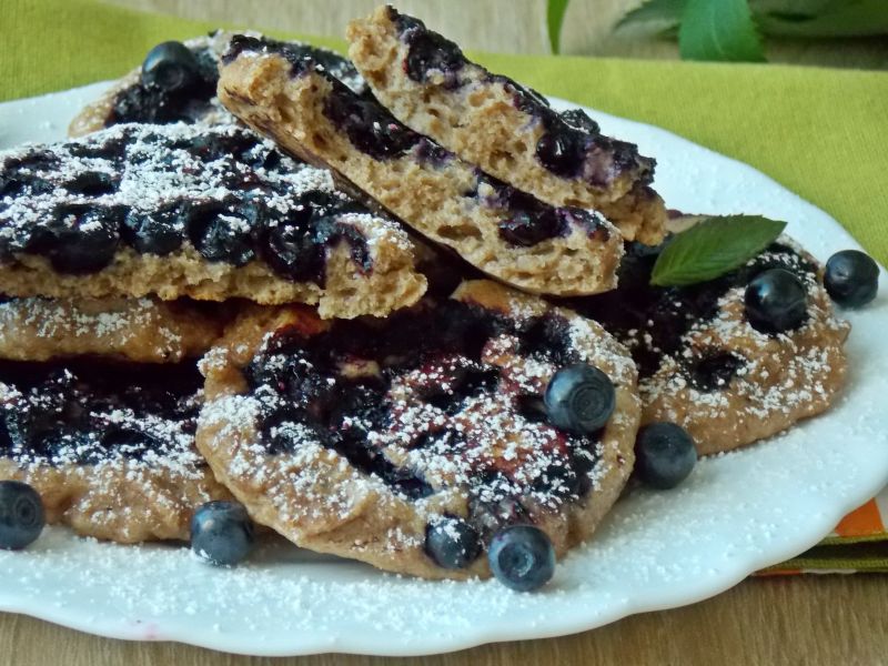 Pełnoziarniste racuchy z jagodami