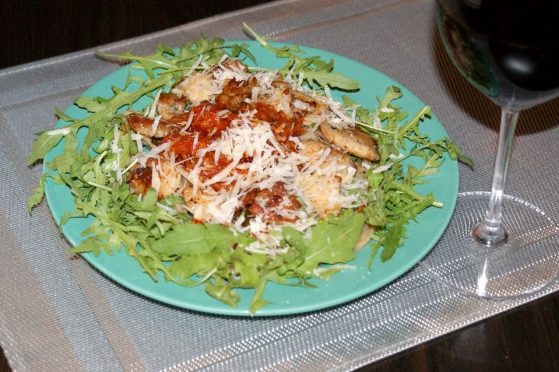 Pełnoziarniste spaghetti z chipsami z indyka Pełnoziarniste spaghetti z chipsami z indyka