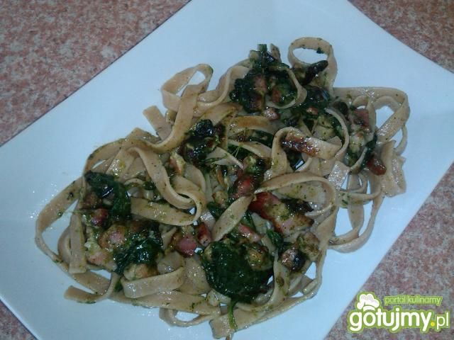 Pełnoziarniste tagliatelle ze szpinakiem Pełnoziarniste tagliatelle ze szpinakiem
