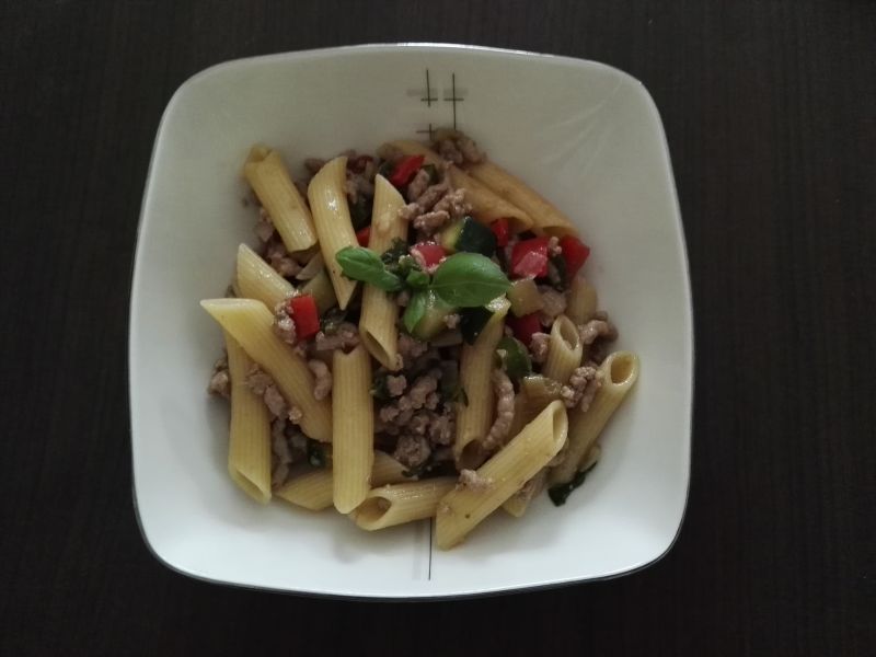 Penne po azjatycku, z wieprzowiną