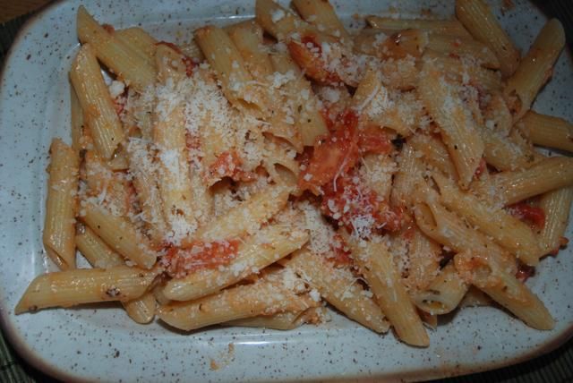 penne pomidorowo-serowe z bazylia penne pomidorowo-serowe z bazylia