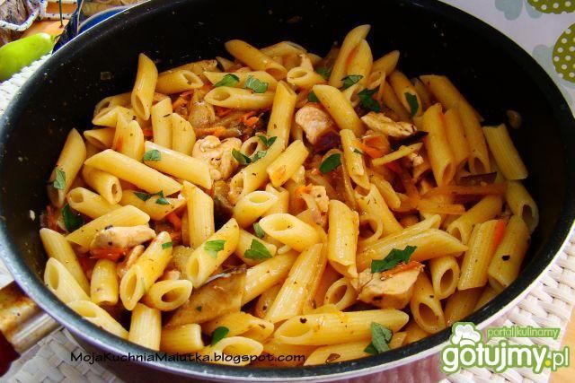 Penne Rigate z bakłażanem i kurczakiem  Penne Rigate z bakłażanem i kurczakiem