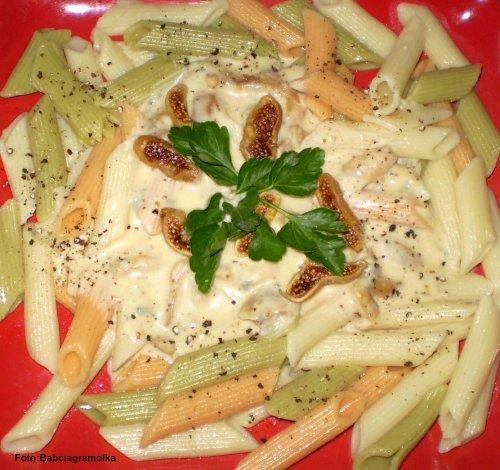 Penne sosem serowym  Penne sosem serowym