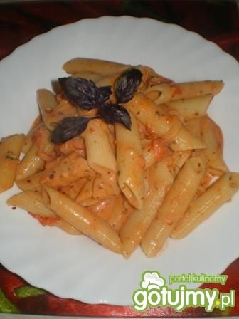 Penne w sosie pomidorowo-serowym