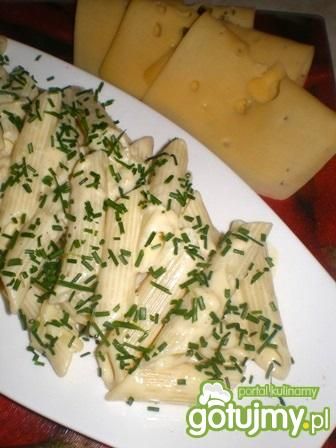 Penne w sosie serowo-śmietanowym