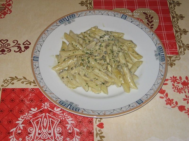 Penne w sosie śmietanowo-pieczarkowym Penne w sosie śmietanowo-pieczarkowym