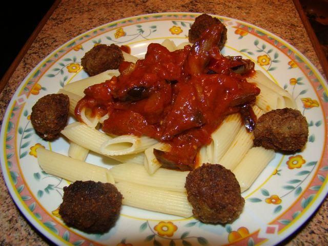 Penne z bakłażanem i pulpecikami  Penne z bakłażanem i pulpecikami