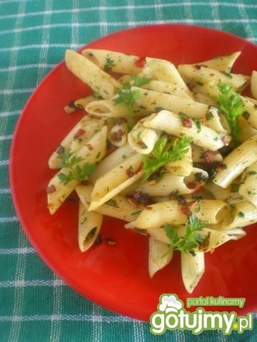 Penne z chili i czosnkiem.