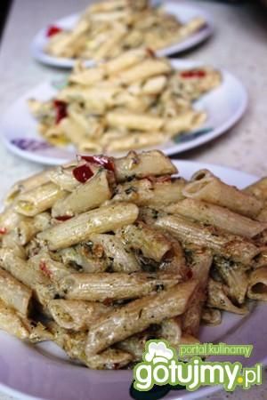 Penne z cukinią i czerwoną papryką Penne z cukinią i czerwoną papryką