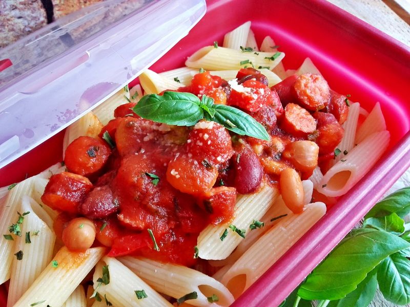 Penne z fasolą i frankfurterkami