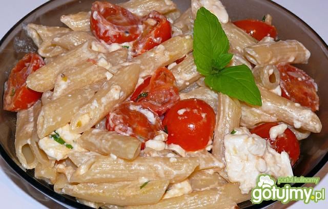 Penne z fetą i pomidorkami Penne z fetą i pomidorkami