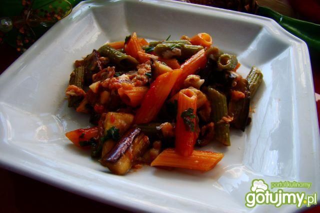 Penne z grillowanym bakłażanem i serem 