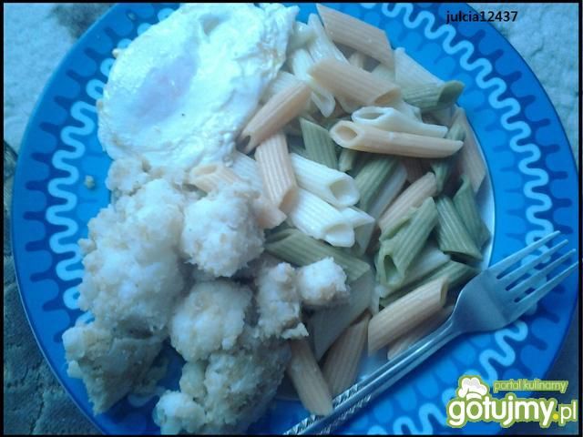 Penne z kalafiorem i jajkiem sadzonym Penne z kalafiorem i jajkiem sadzonym