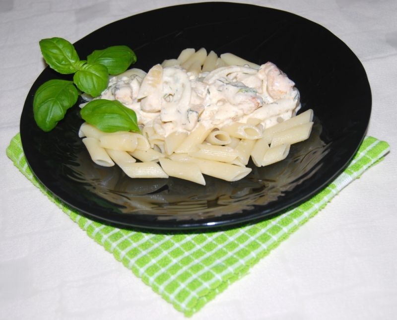 Penne z kurczakiem i gorgonzolą  Penne z kurczakiem i gorgonzolą