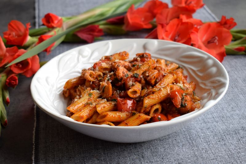 Penne z kurczakiem i papryką