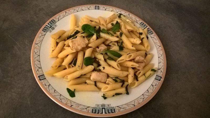 Penne z kurczakiem i szpinakiem Penne z kurczakiem i szpinakiem