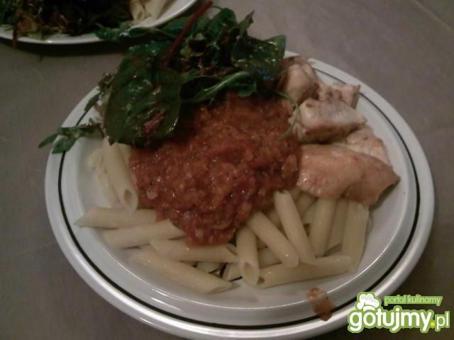 Penne z kurczakiem w sosie pomidorowym Penne z kurczakiem w sosie pomidorowym