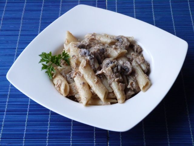 Penne z mięsem i pieczarkami w sosie Penne z mięsem i pieczarkami w sosie