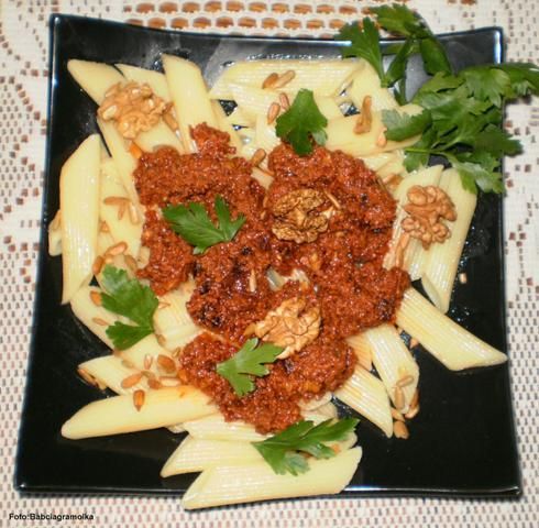 Penne z orzechowo-słonecznikowym pesto : Penne z orzechowo-słonecznikowym pesto :
