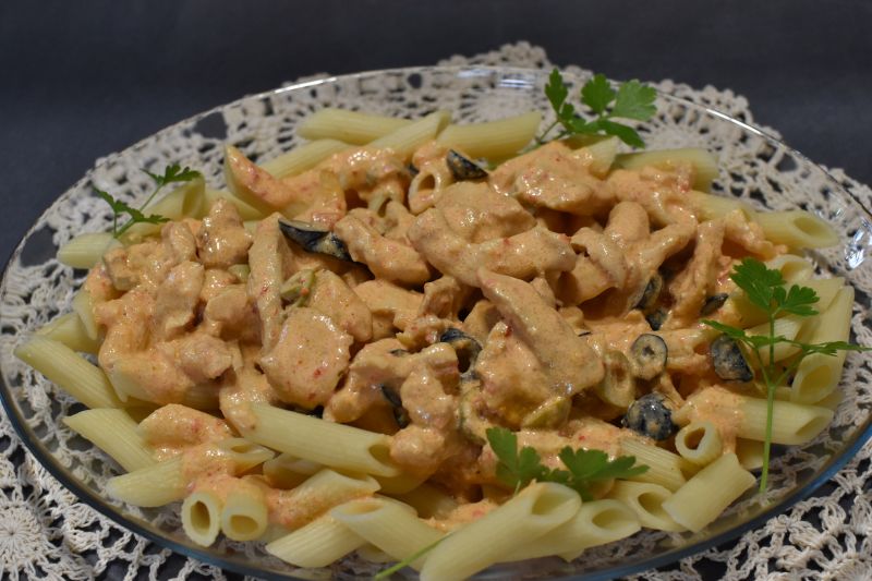 Penne z Pesto i kurczakiem Penne z Pesto i kurczakiem