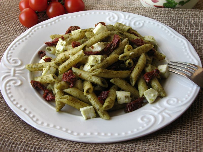 Penne z Pesto i suszonymi pomidorami