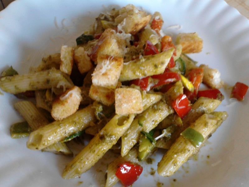 Penne z pesto i warzywami Penne z pesto i warzywami