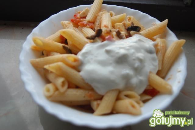 Penne z pomidorami i sosem tzatziki