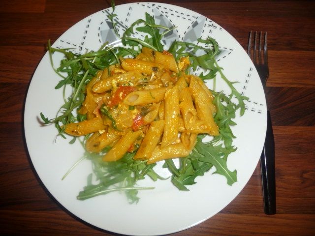 Penne z rukolą, wędlinami, ananasem Penne z rukolą, wędlinami, ananasem