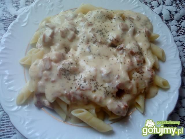 Penne z sosem boczkowo-serowym Penne z sosem boczkowo-serowym