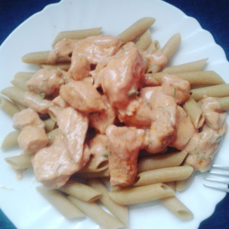 Penne z sosem jogurtowym i kurczakiem