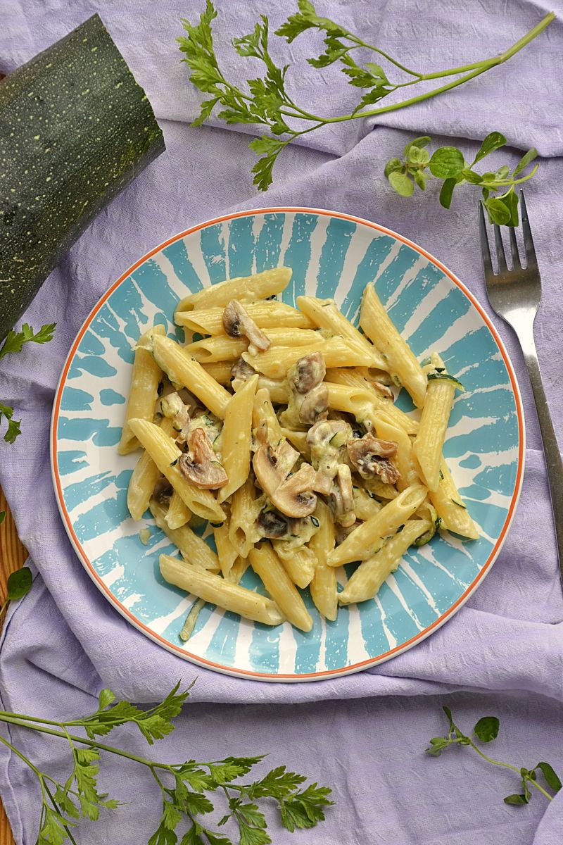 Penne z sosem pieczarkowo-cukiniowym Penne z sosem pieczarkowo-cukiniowym