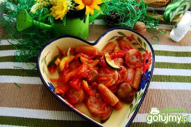 Penne z warzywami i białą kiełbasą  Penne z warzywami i białą kiełbasą