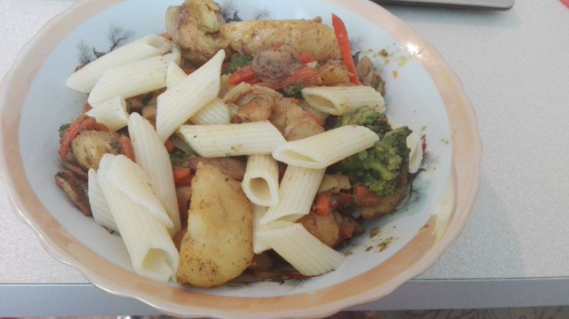 Penne z warzywami na patelnię Penne z warzywami na patelnię