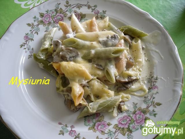 Penne zapiekane z pieczarkami i serem