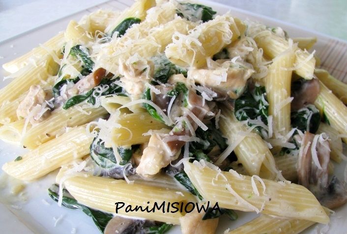 Penne ze szpinakiem i pieczarkami Penne ze szpinakiem i pieczarkami