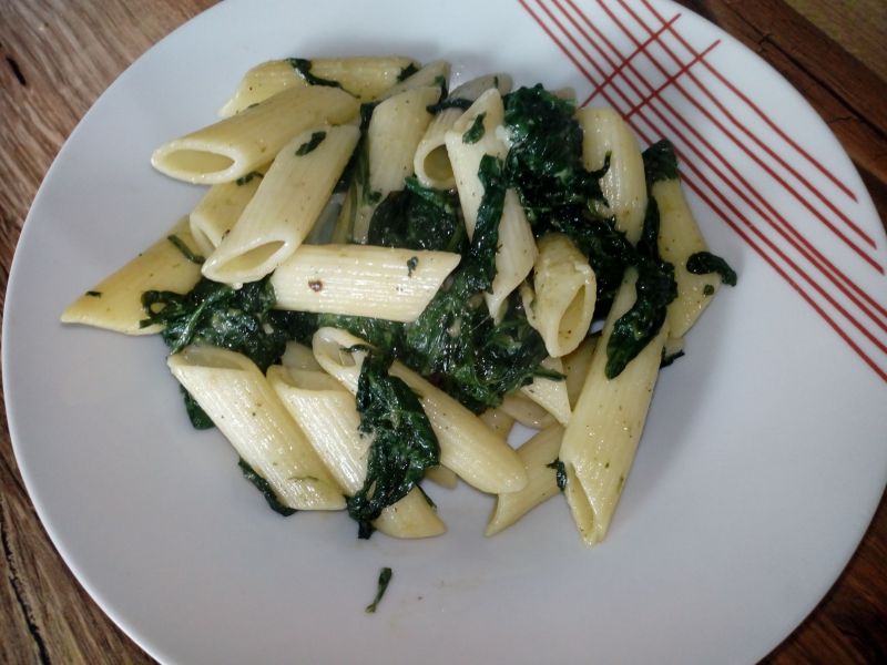 Penne ze szpinakiem i śmietaną