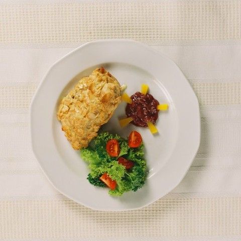 Perłowy filet w migdałach z sosem borówkowym