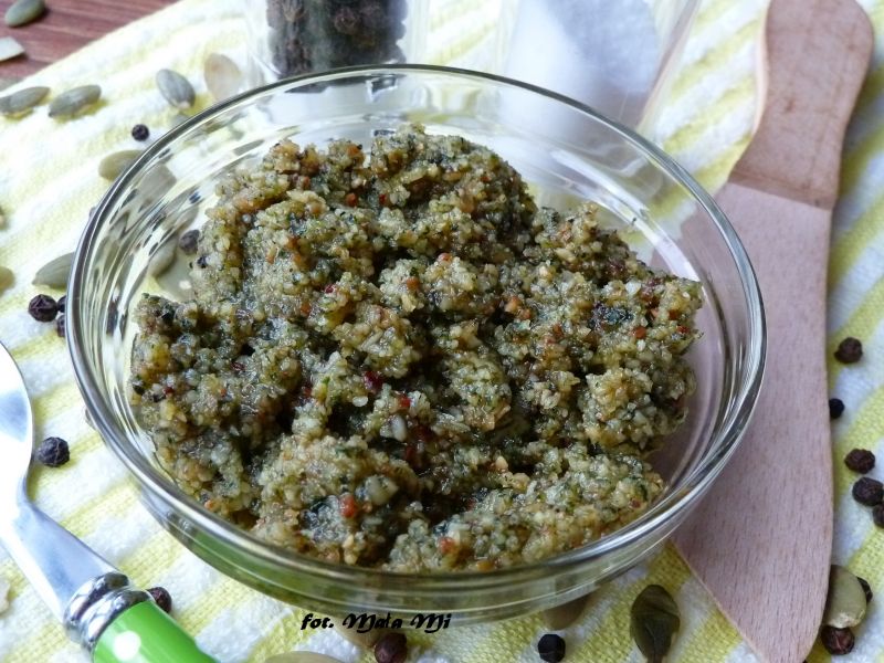 Pesto bazyliowe na bazie prażonych pestek dyni